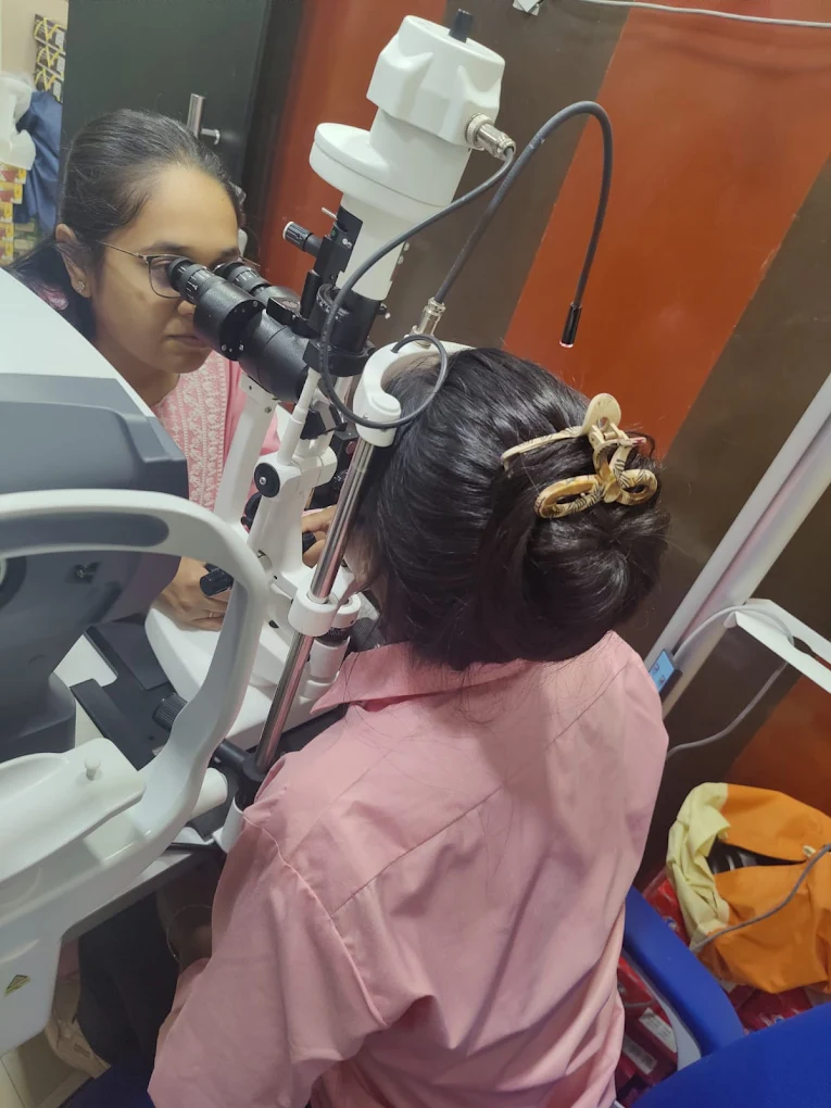 State-of-the-art eye examination equipment at EyeMantra Paschim Vihar